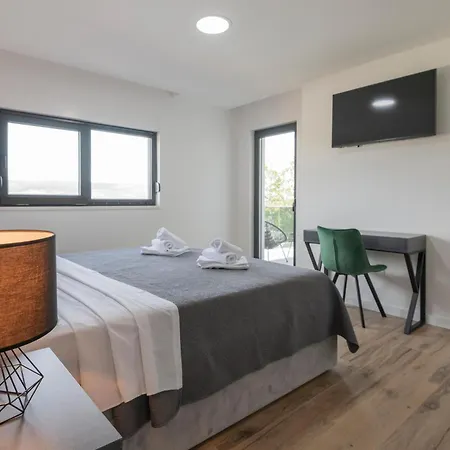 4 Bedroom Stunning In