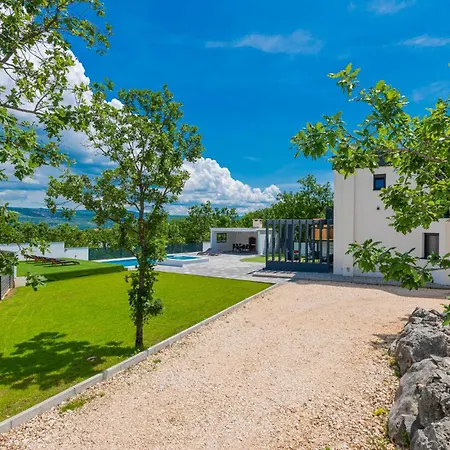 4 Bedroom Stunning In *