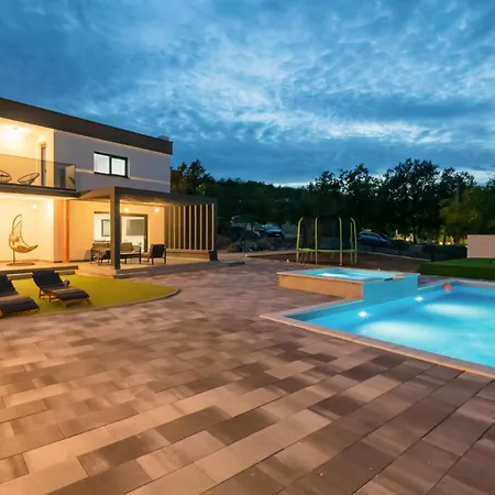 4 Bedroom Stunning In Grubine