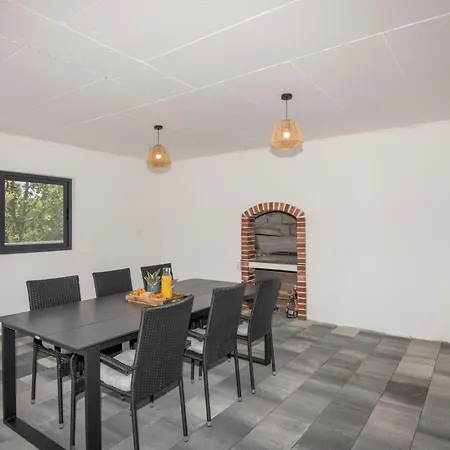 Prázdninový dům 4 Bedroom Stunning In