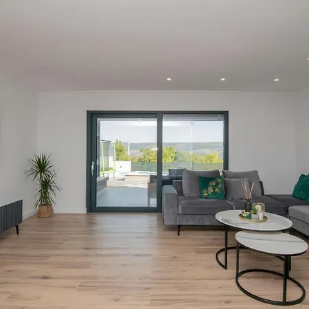 Prázdninový dům 4 Bedroom Stunning In