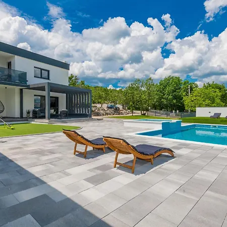 4 Bedroom Stunning In