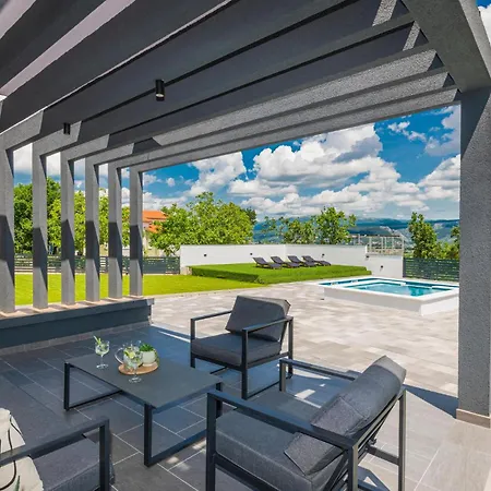 4 Bedroom Stunning In Prázdninový dům